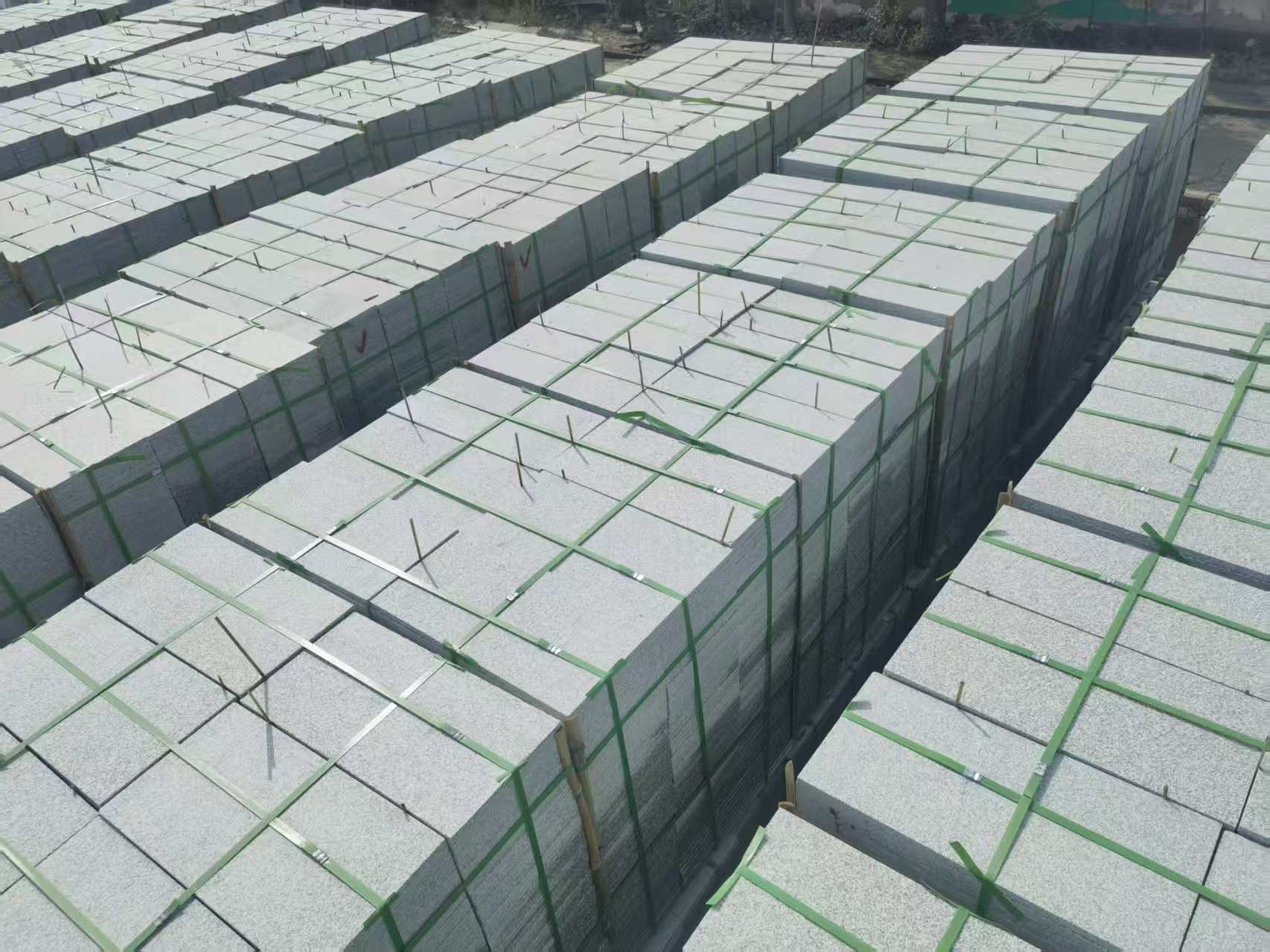 中卫 芝麻白1.8公分火烧300*600地铺，清仓大甩卖