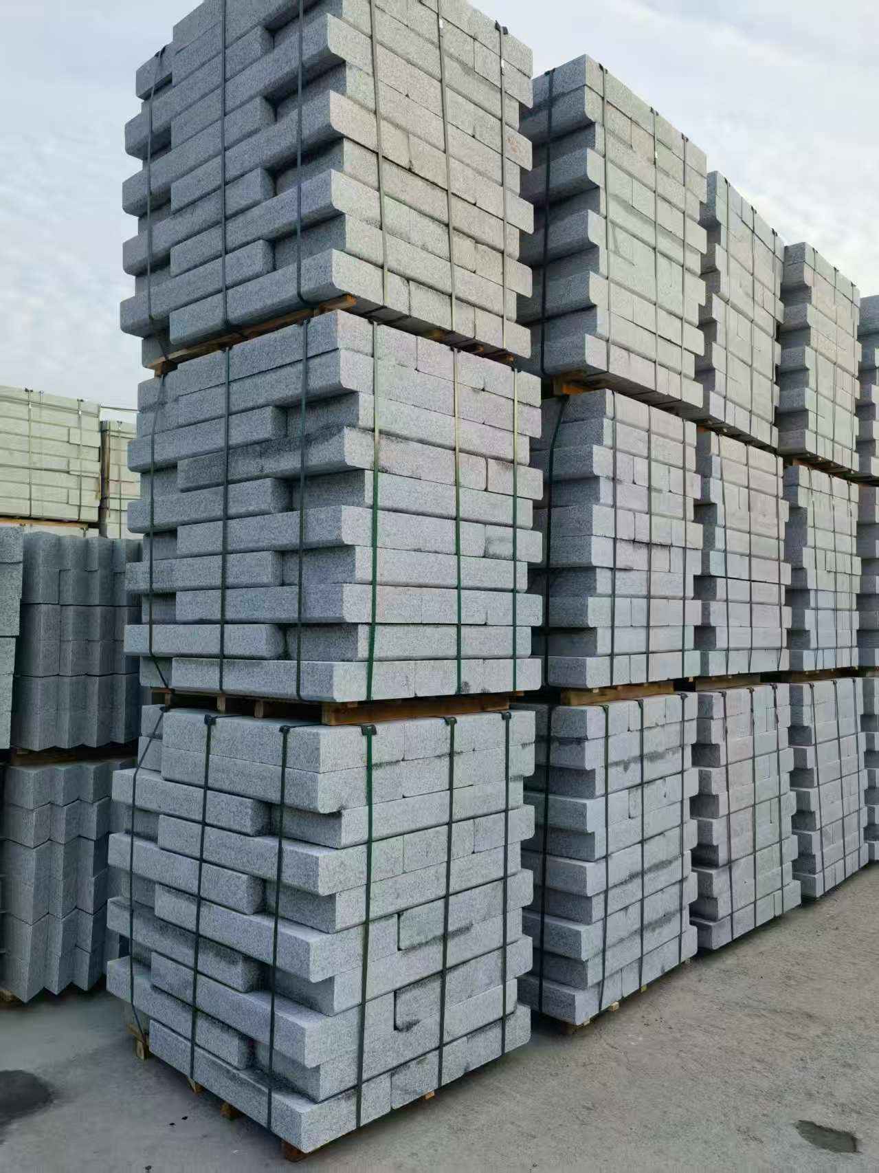 中卫 路沿石（路侧石），颜色一致，尺寸标准