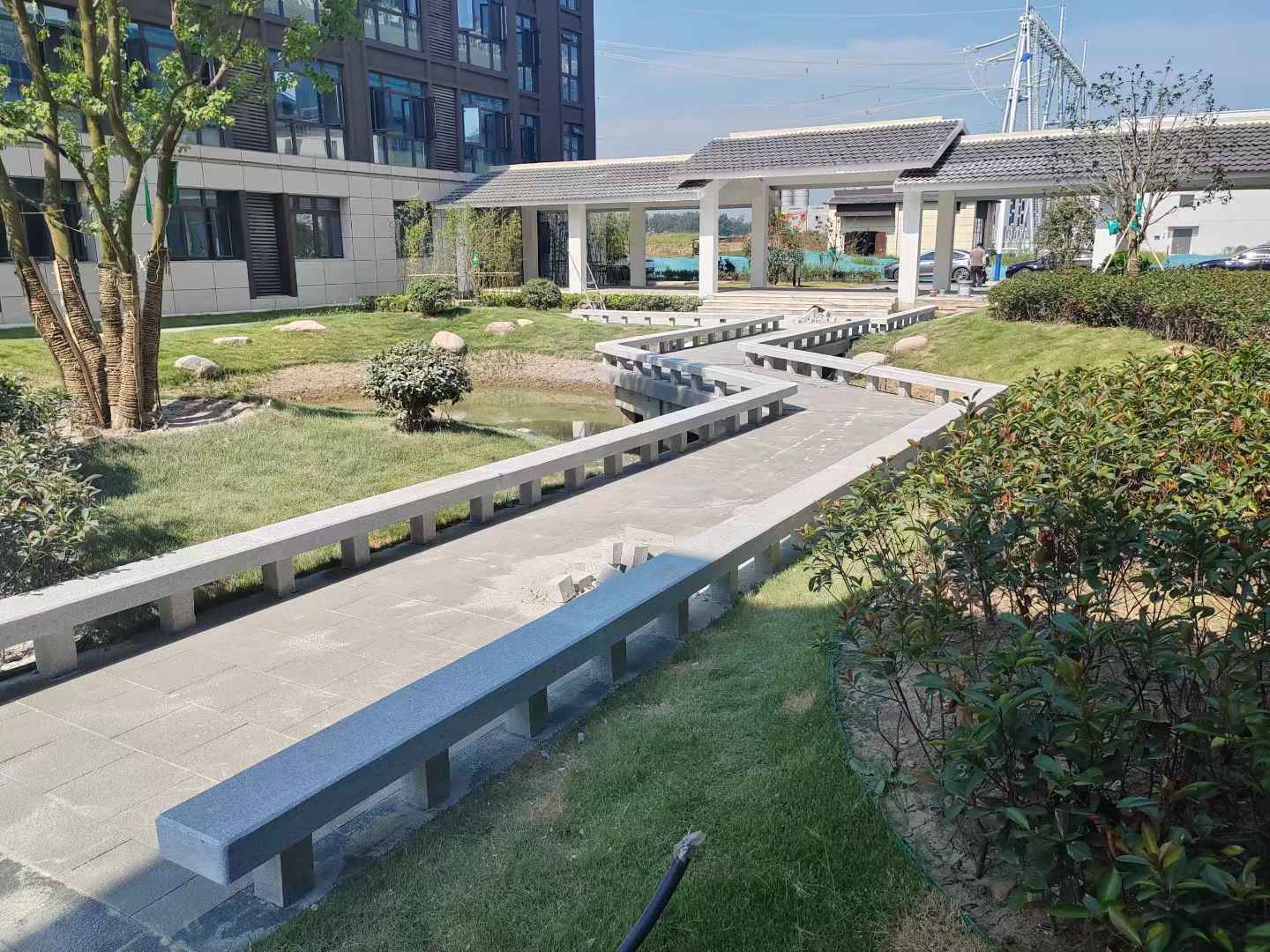 中卫 芝麻灰小区坐凳&栏杆安装效果