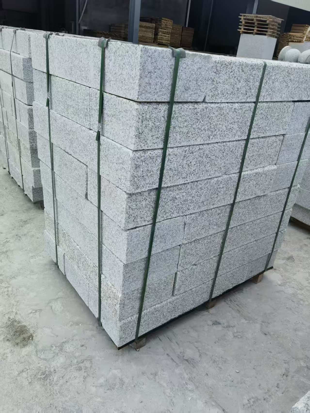 中卫 芙蓉白火烧两面路沿石