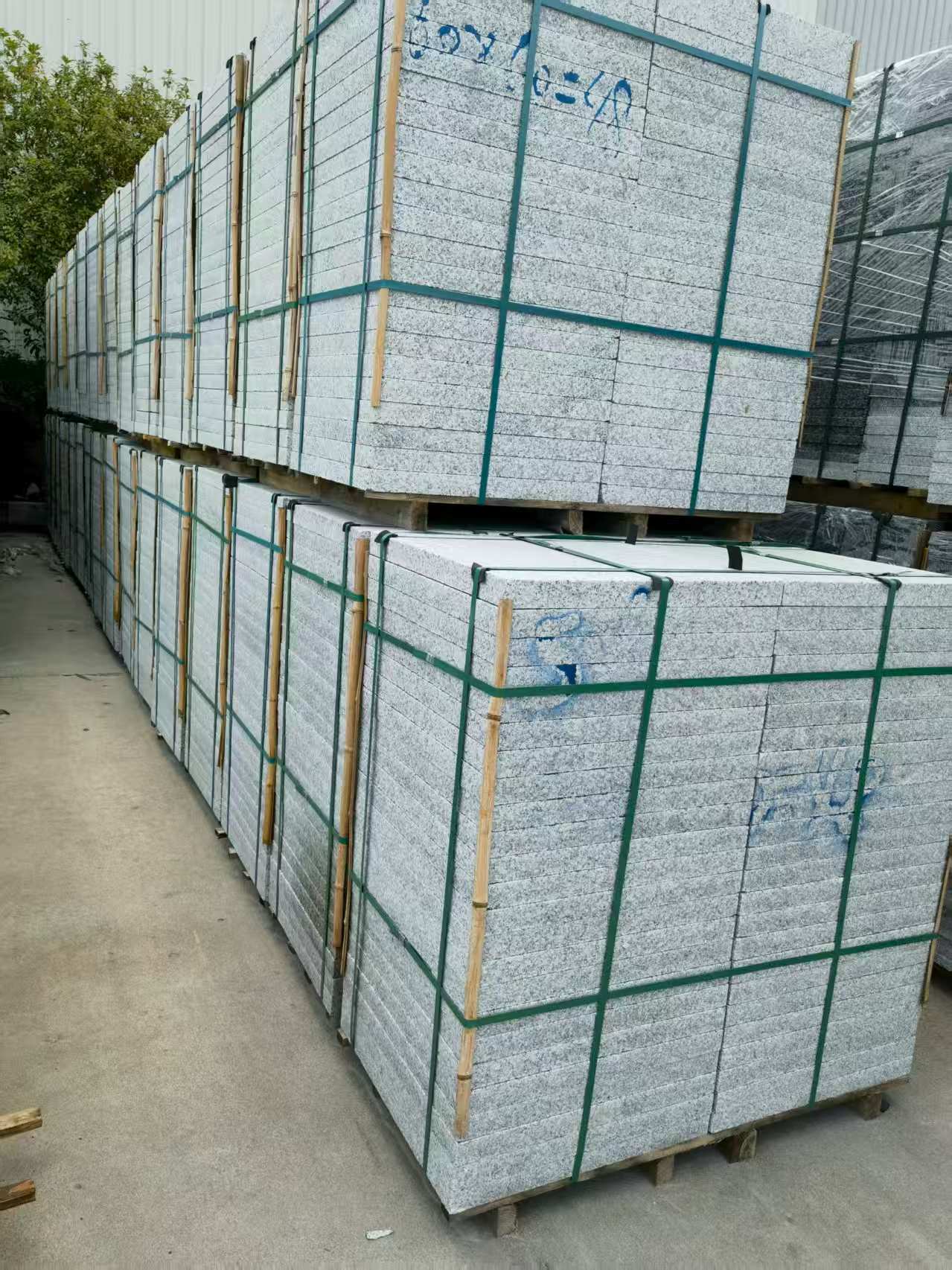 中卫 大花芙蓉白火烧成品，市政园林广场地铺石